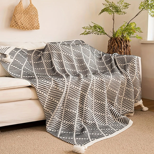 Monochrome Diamond Pattern Throw Blanket